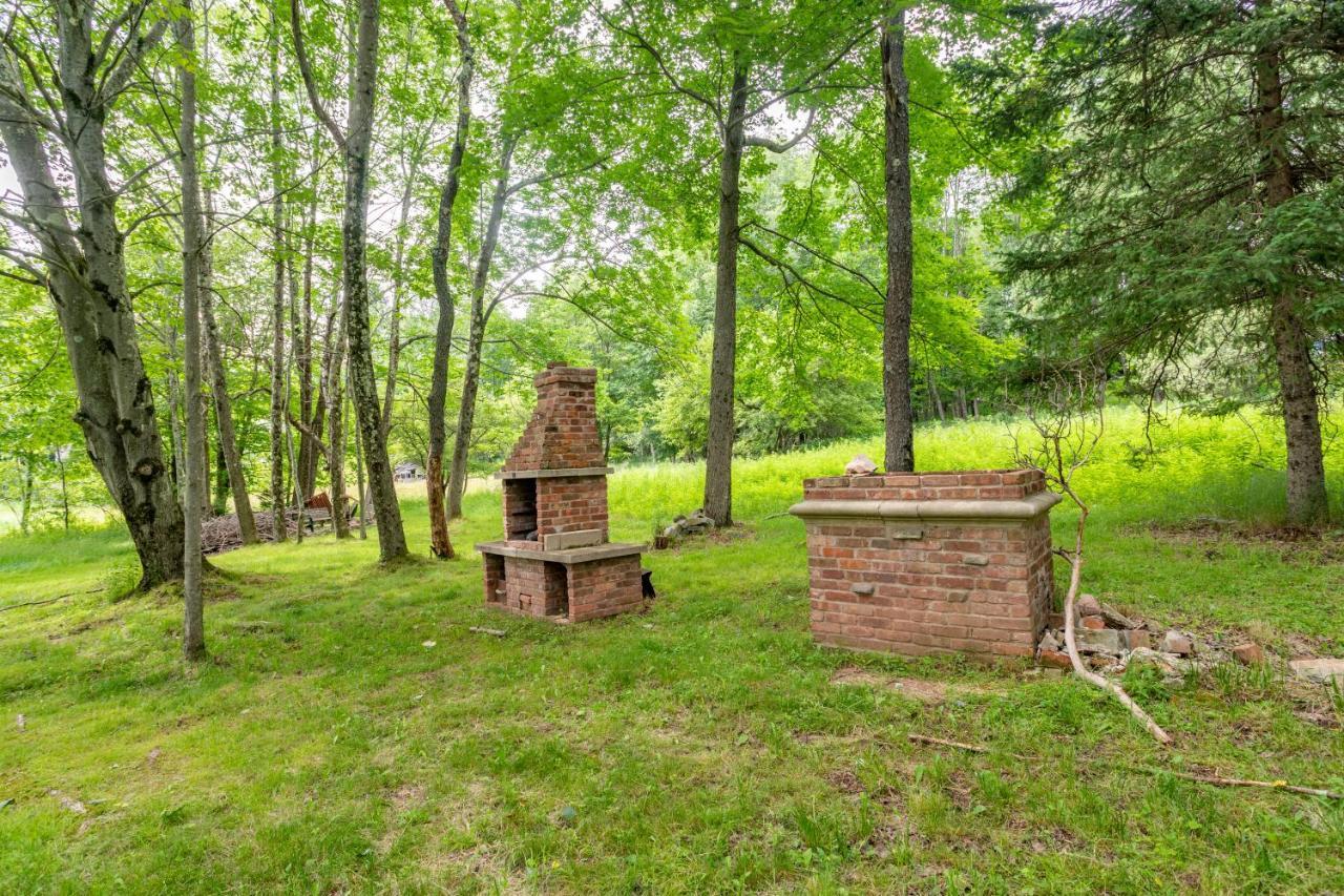 Villa Bluebird Manor On The Water, 2 Acres & Amenities Liberty Esterno foto